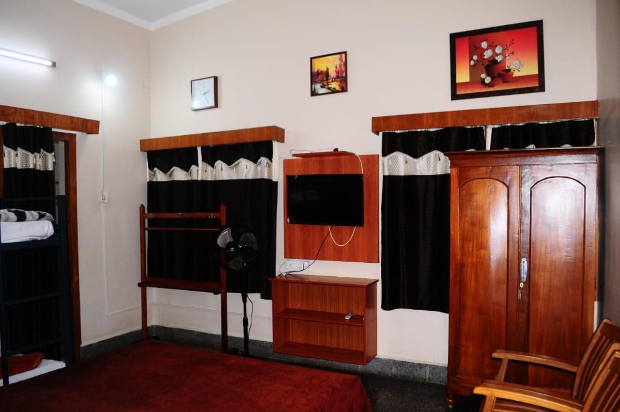 Park Corner Home Stay กูนูร์ ภายนอก รูปภาพ